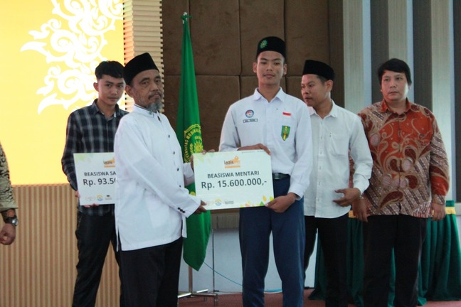Lazismu UM Bengkulu Salurkan Beasiswa Mentari untuk Anak Panti dan Dhuafa SMP Muhammadiyah Terpadu Kota Bengkulu