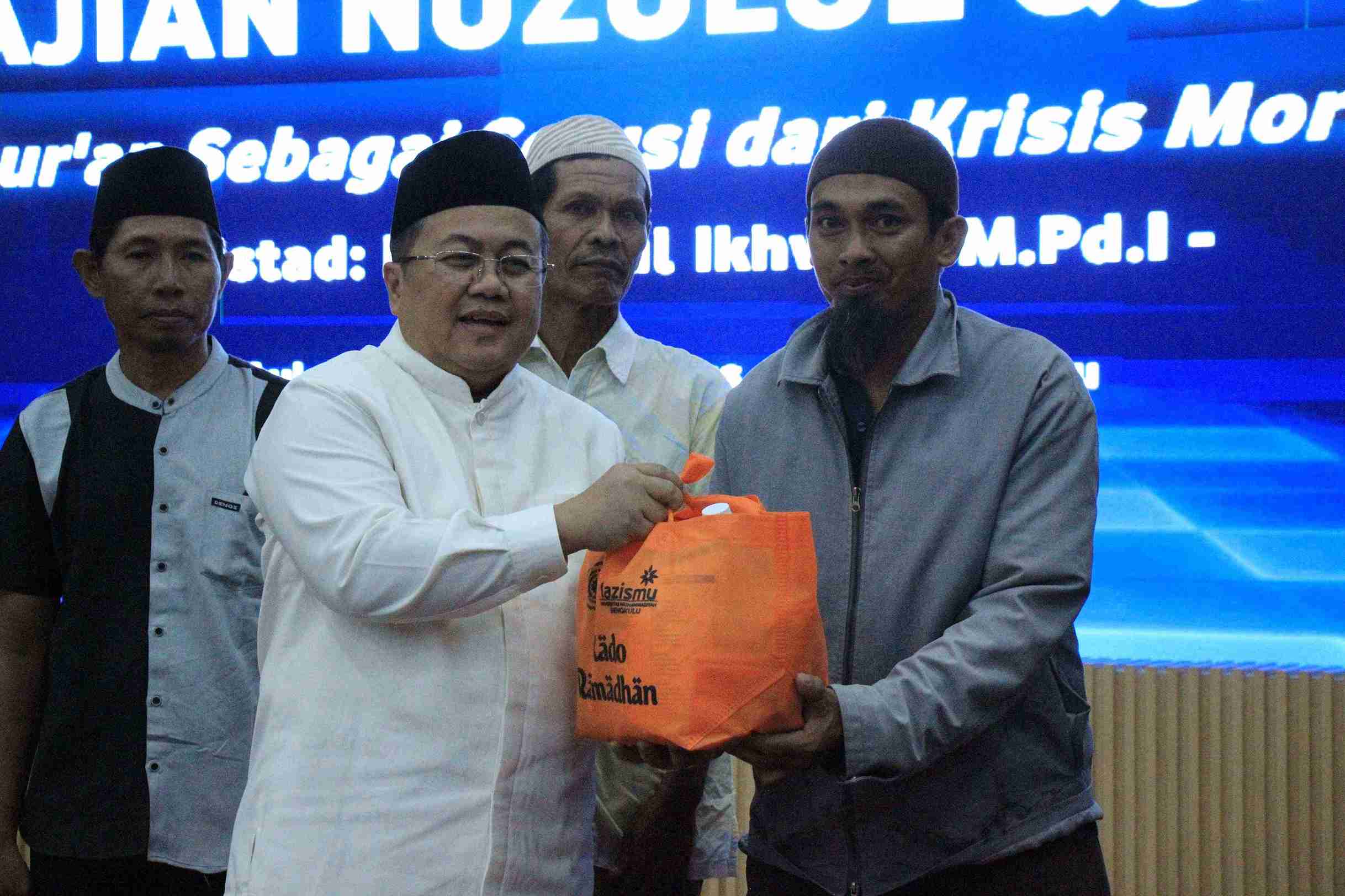 KL Lazismu UMB Salurkan Kado Ramadan 1447 H kepada Petugas CS dan Satpam Kampus