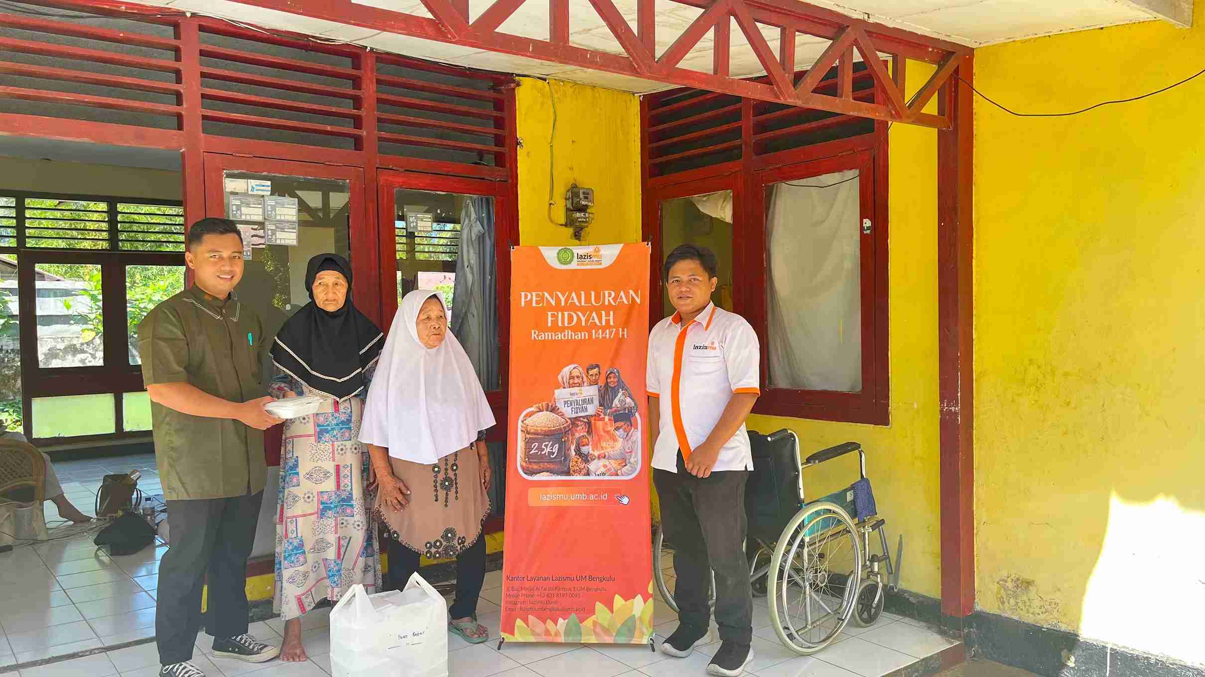 Lazismu UMB Salurkan Fidyah Ramadan 1447 H ke Lansia di Panti Sosial Tresna Werdha Pagar Dewa Bengkulu